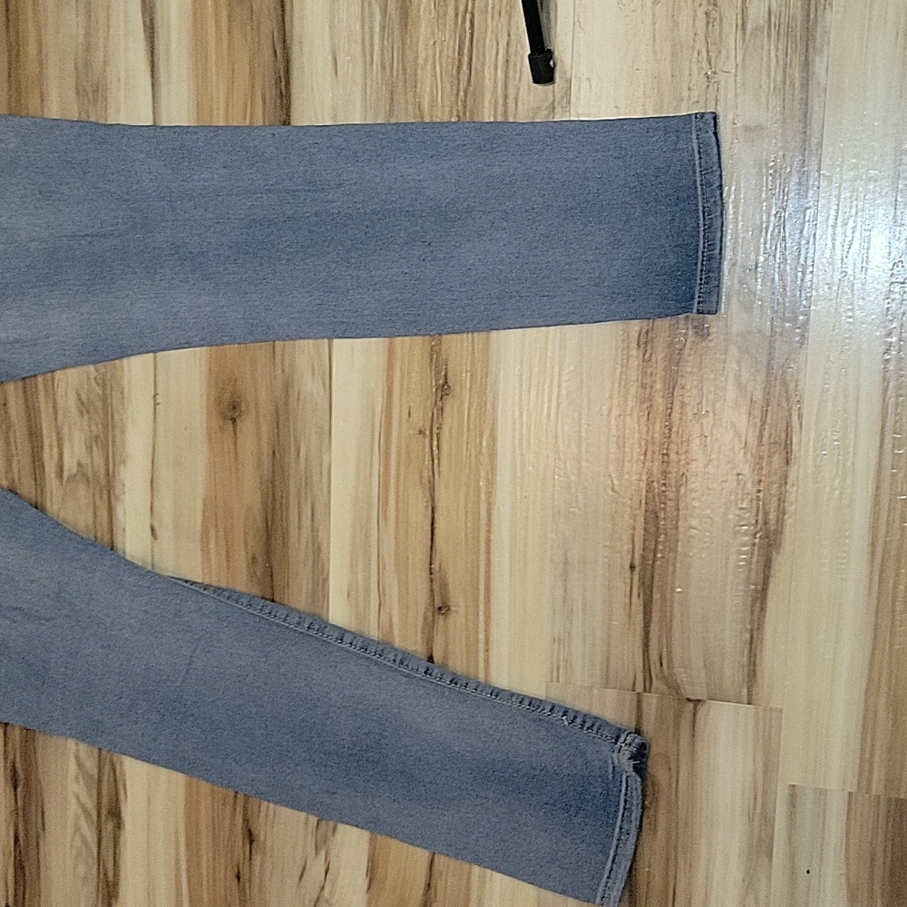 Distressed Holey Jeans - Picture 9 of 11